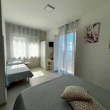 Le Tre Rose Bed & Breakfast 3*